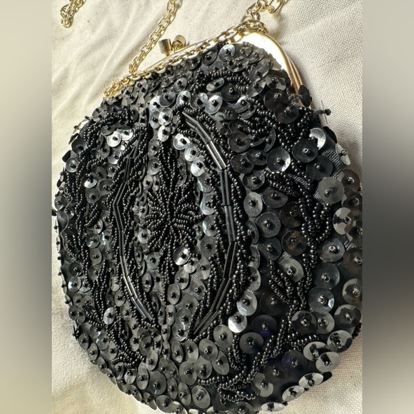 Vintage Elegant Beaded Sequins Black Clutch Bag with Gold Chain Made In HongKong - Picture 10 of 12